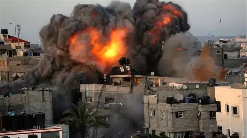 بدء إجلاء المرضى من مستشفى ميدانى في رفح الفلسطينية