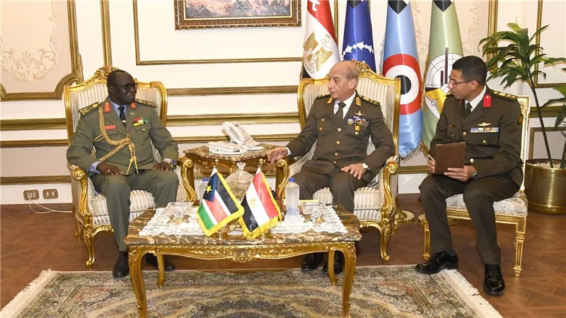 الفريق أول محمد زكى يستقبل وزير الدفاع وشئون المحاربين القدامى بالسودان