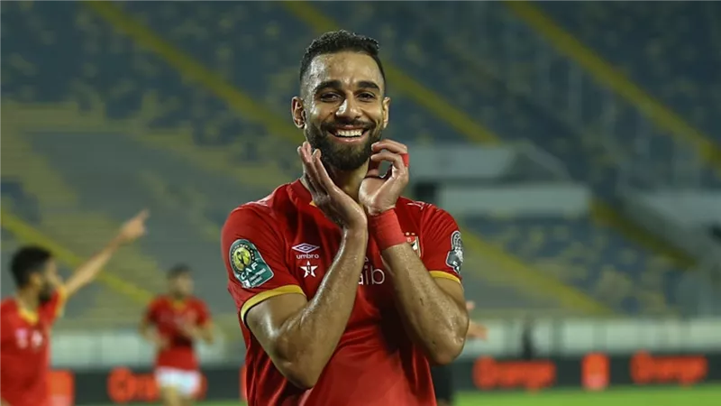 الأهلي يقرر تمديد عقد عمرو السولية لمدة موسمين وتقديره ماديًا 