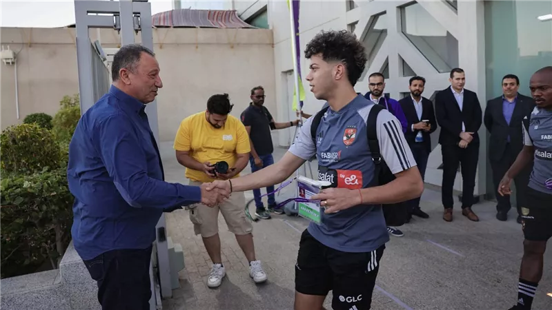 الخطيب يؤازر لاعبي الأهلي قبل مواجهة اتحاد جدة في كأس العالم للأندية