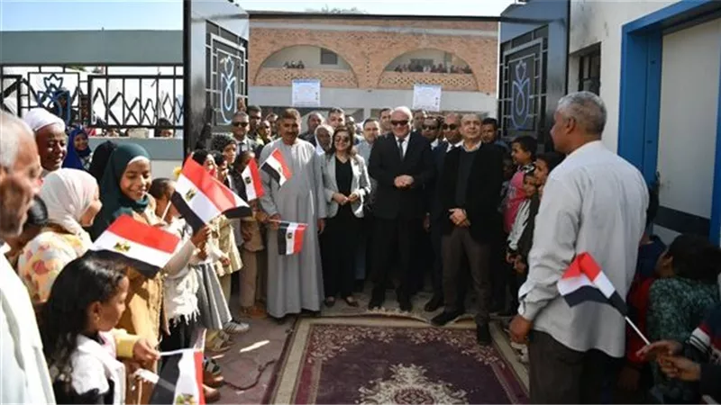 محافظ قنا يفتتح أعمال القافلة الطبية لجامعة عين شمس بقرية المفرجية
