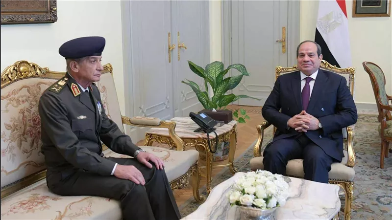 الرئيس السيسي يستقبل وزير الدفاع والإنتاج الحربي