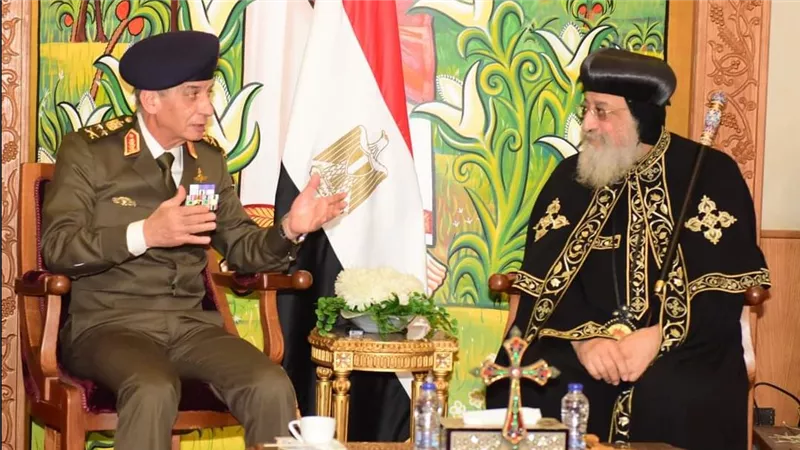 وزير الدفاع والإنتاج الحربى يهنئ البابا تواضروس الثانى بمناسبة عيد الميلاد المجيد