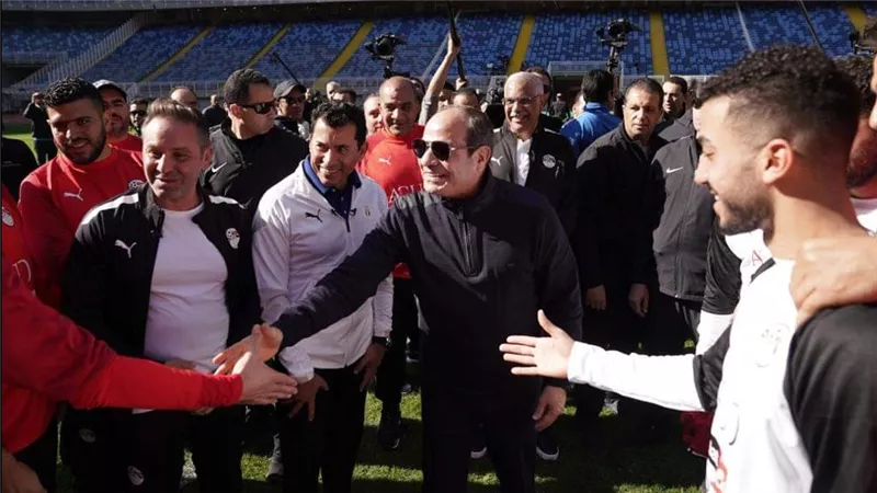 الرئيس السيسي يتفقد تدريبات المنتخب باستاد المدينة الأولمبية بالعاصمة الإدارية.. صور