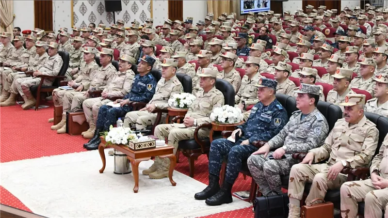 وزير الدفاع يلتقى عدد من قادة وضباط القوات المسلحة.. فيديو