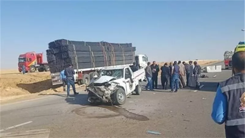 إصابة 11 شخصًا في انقلاب سيارة ربع نقل على الطريق الدولى