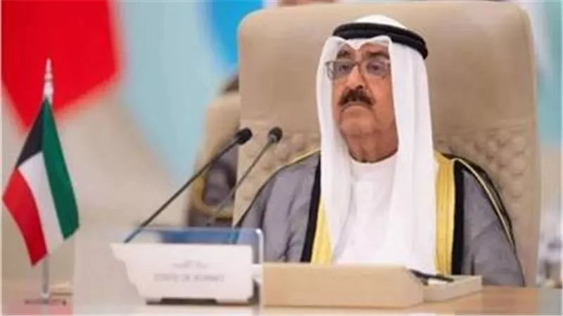 أمير الكويت يعلن حل مجلس الأمة وتوقيف العمل ببعض بنود الدستور