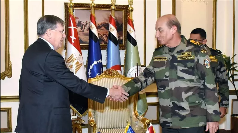 وزير الدفاع يلتقى المبعوث الأمريكى الخاص بالقضايا الإنسانية للشرق الأوسط