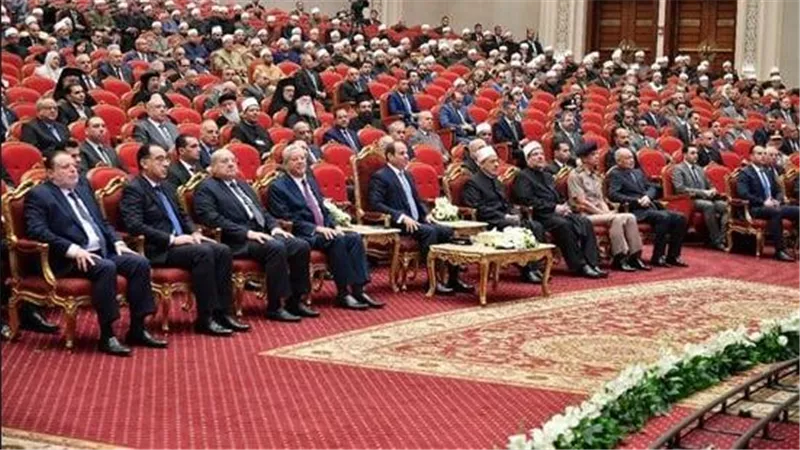 الرئيس السيسي يشاهد فيلمًا تسجيليًا عن جهود الدولة في بناء وتطوير المساجد