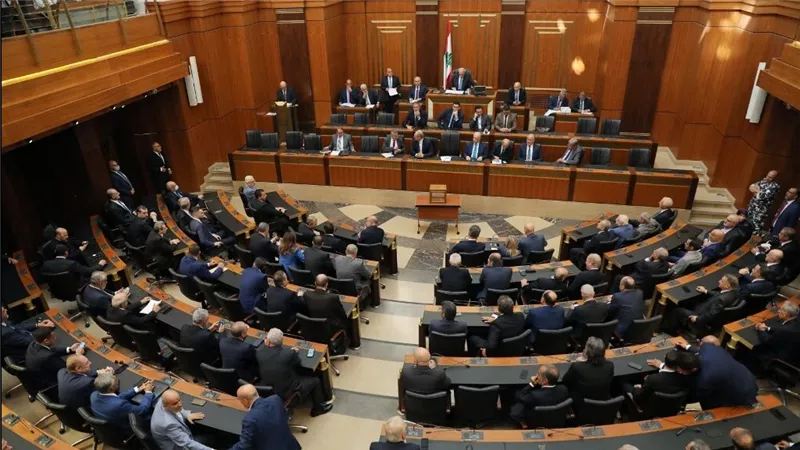 البرلمان اللبنانى يؤجل الانتخابات البلدية لمدة عام