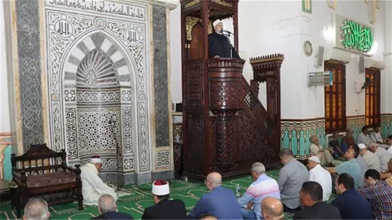 «جبر الخاطر وأثره في الدنيا والآخرة».. ننشر نص خطبة الجمعة غدًا