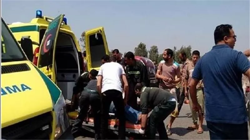إصابة 11 شخصًا في حادث تصادم سيارة طماطم بطريق القاهرة الإسكندرية الصحراوى