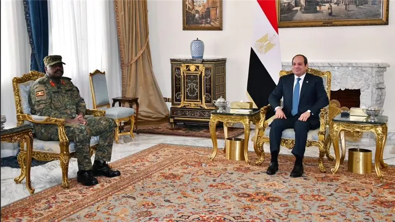 الرئيس السيسي يبحث مع قائد قوات الدفاع الشعبية الأوغندية الأوضاع الإقليمية والقارية