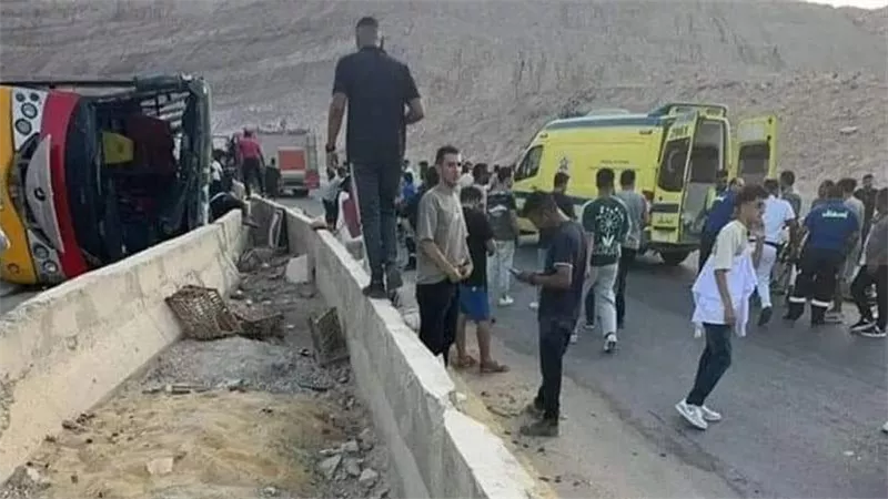 وزارة الصحة: مصرع 7 وإصابة 25 في انقلاب أتوبيس طريق الجلالة بالعين السخنة