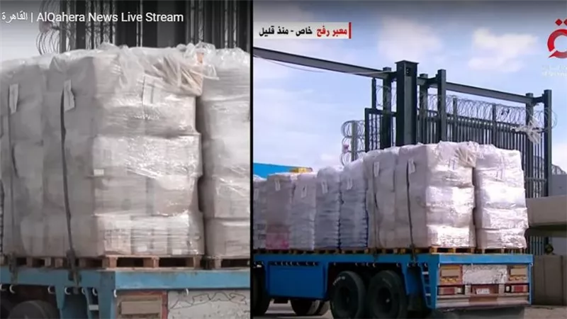 دخول شاحنات المساعدات إلى قطاع غزة من معبر رفح.. بث مباشر
