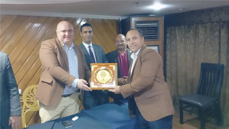تكريم الصحفي مصطفى زكريا من نقابة العاملين بالنيابات والمحاكم تقديرًا لجهوده