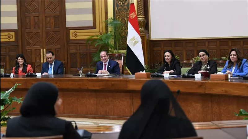 الرئيس السيسي: أمهات مصر العظيمات عنوان التضحية ورمز الصمود والإلهام