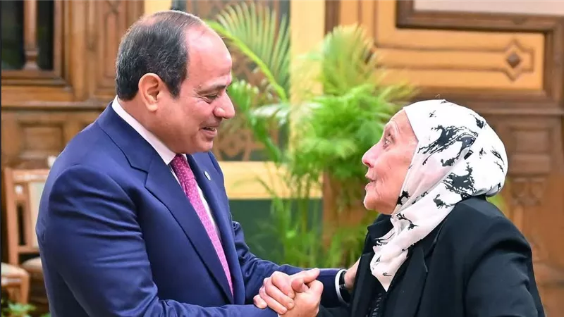 الرئيس السيسي لسيدات مصر: الوطن يقدر دوركن وسيبقى حريصًا على تعزيز مكانة المرأة