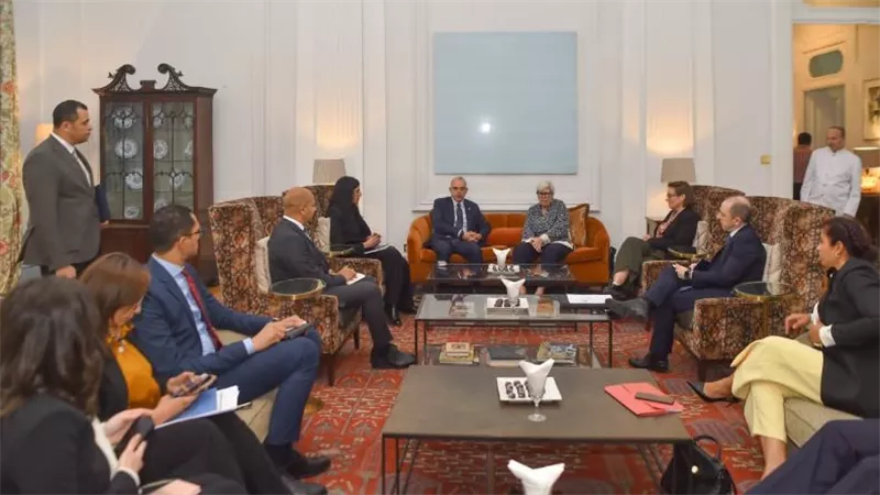 وزير الاستثمار يؤكد تعزيز الاستثمارات الخضراء وتفعيل منصة شهادات الطاقة المتجددة