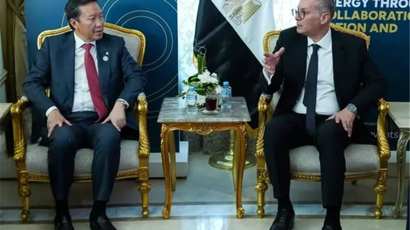 وزير البترول والثروة المعدنية يبحث خطط بي بي الإنجليزية للتوسع في مصر