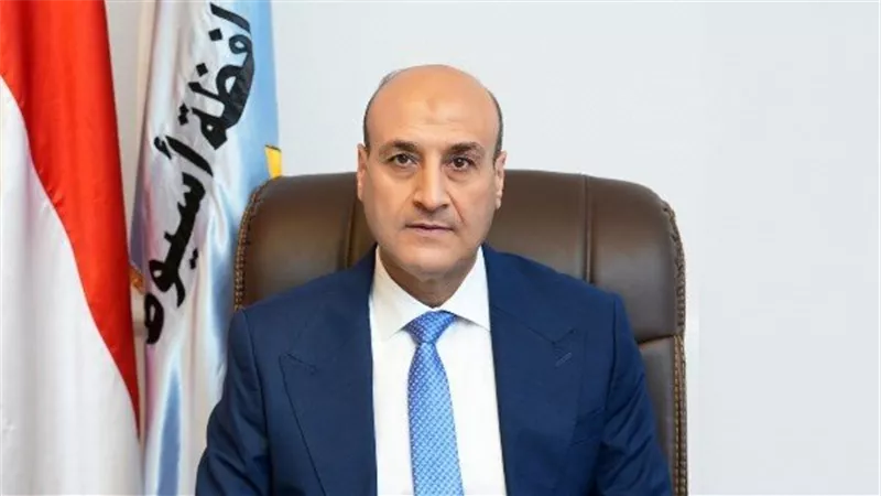 محافظ أسيوط: استمرار تركيب الأكواد التعريفية لمبادرة 100 مليون شجرة
