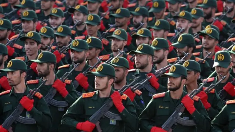 الحرس الثوري الإيراني: اقتراب السفن العسكرية من مضيق هرمز سيعتبر خرقا لوقف إطلاق النار وسيتم التعامل معه بحزم