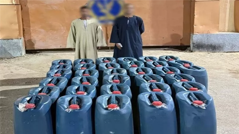 ضبط أكثر من طن سولار بأسوان بحوزة صاحب مخزن قبل بيعها بالسوق السوداء
