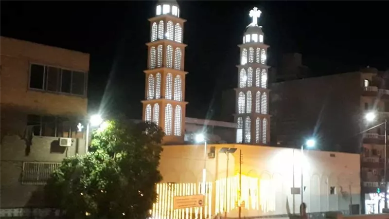 توافد أقباط أسوان على الكنائس لأداء صلاة قداس عيد القيامة المجيد