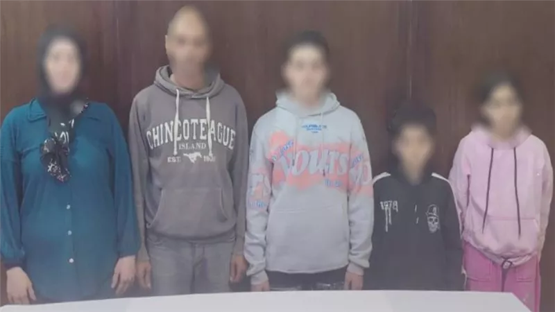 ضبط أسرة اقتحمت مكتبة وتعتدي على مالكها بسلاح أبيض في المرج