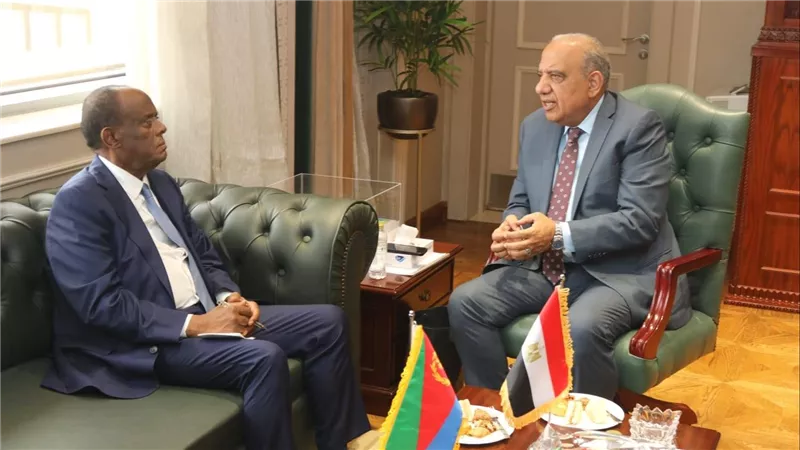 وزير الكهرباء والطاقة المتجددة يبحث مع مستشار رئيس دولة إريتريا للشئون الاقتصادية ووزير التجارة والصناعة الإريتيرى سبل دعم وتعزيز التعاون والشراكة في مجالات الطاقة المتجددة