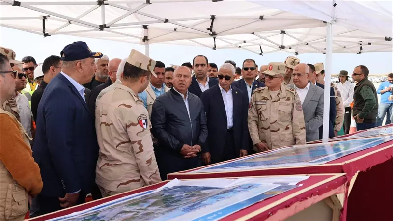 وزير النقل يتفقد مواقع العمل بمشروع تطوير وتوسعة ميناء العريش البحري ويشهد بدء وانطلاق أعمال تنفيذ المنطقة اللوجستية بالعريش المقامة على مساحة 603 فدان