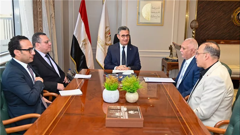 وزير التموين والتجارة الداخلية يعقد اجتماعًا موسعًا مع ممثلي البدالين التموينيين وشعبة المواد الغذائية لبحث التحديات وتعزيز كفاءة منظومة التوزيع