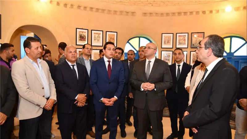 محافظ الفيوم يتفقد معرض 