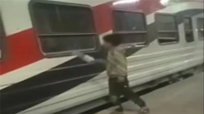ضبط 3 طلاب رشقوا الركاب بزجاجات مياه بأسيوط