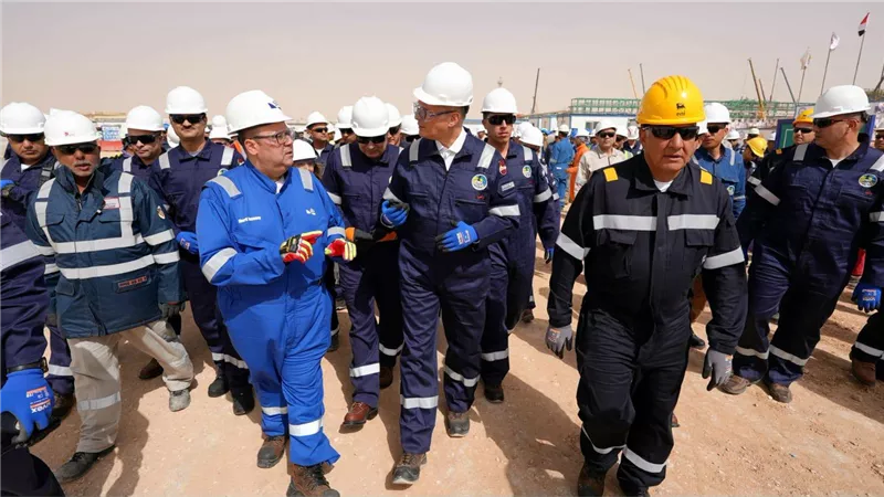 وزير البترول والثروة المعدنية من حقول مليحة بالصحراء الغربية: جاهزية كاملة لتأمين احتياجات الطاقة خلال الصيف