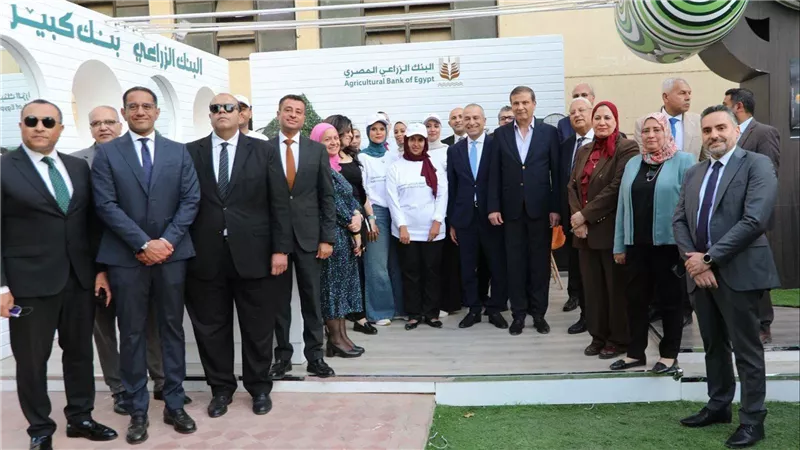 وزير الزراعة يتفقد معرض زهور الربيع ويشيد بالإقبال الجماهيري الكثيف