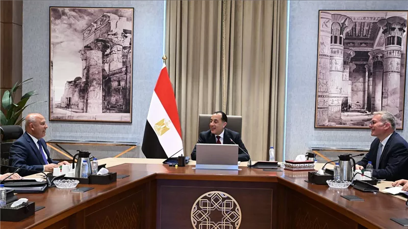 رئيس الوزراء يتابع موقف ترشيد استهلاك المواد البترولية في عدد من المشروعات الحكومية