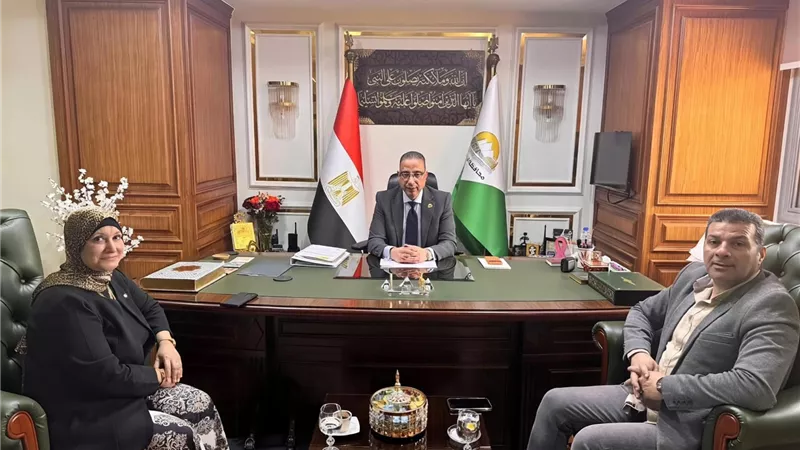 محافظ الجيزة يبحث دعم التمريض وتحسين بيئة العمل بالمستشفيات