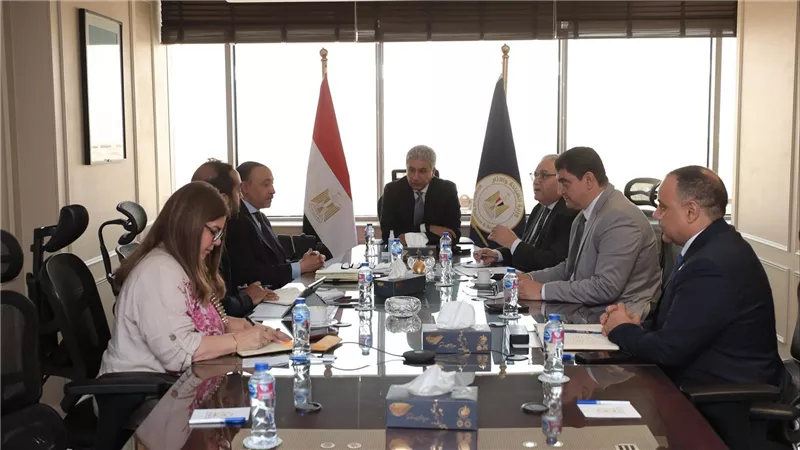 وزير السياحة والآثار يبحث سبل تطوير منظومة العمل في مجال الغوص والأنشطة البحرية في مصر