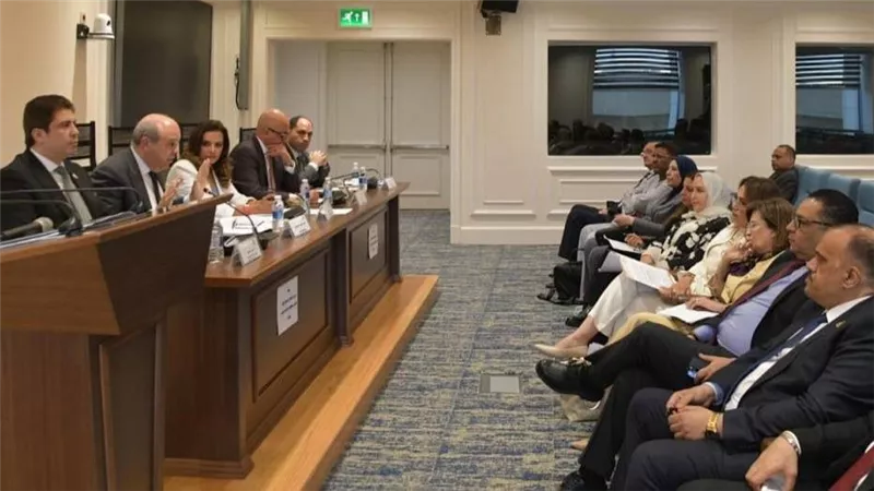 وزير الطيران المدني يستعرض استراتيجية تطوير القطاع وتعزيز تنافسيته في مواجهة التحديات الإقليمية