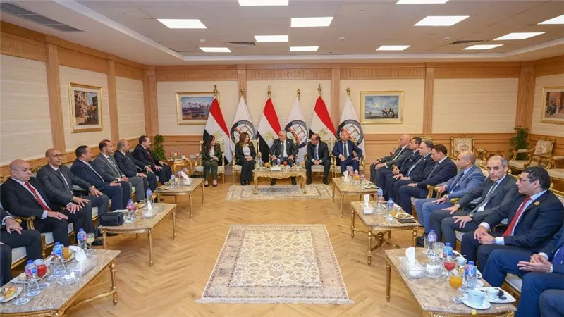 النيابة العامة تسلم سبائك فضية ووثائق لعدد من الأراضي والمركبات المتحفظ عليها