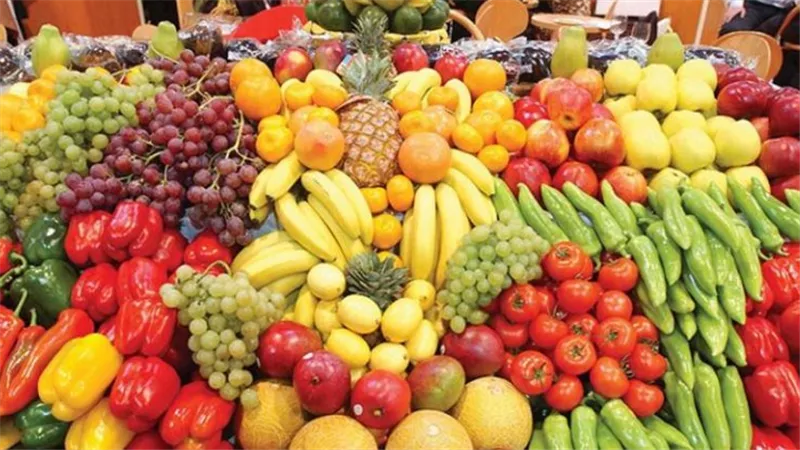 العنب يسجل 70 جنيها..تعرف على أسعار الفاكهة اليوم في سوق العبور