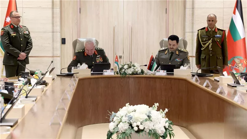 الأردن وليبيا يوقعان اتفاقية تعاون عسكري لتعزيز التدريب وتبادل الخبرات
