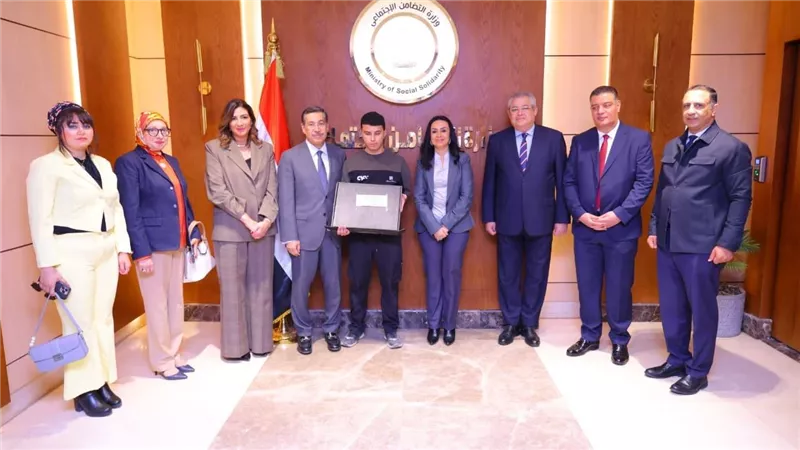 وزيرة التضامن الاجتماعي تشهد توزيع عدد من الأجهزة التعويضية لطلاب الجامعات من ذوي الإعاقة بالتعاون مع بنك التعمير والإسكان
