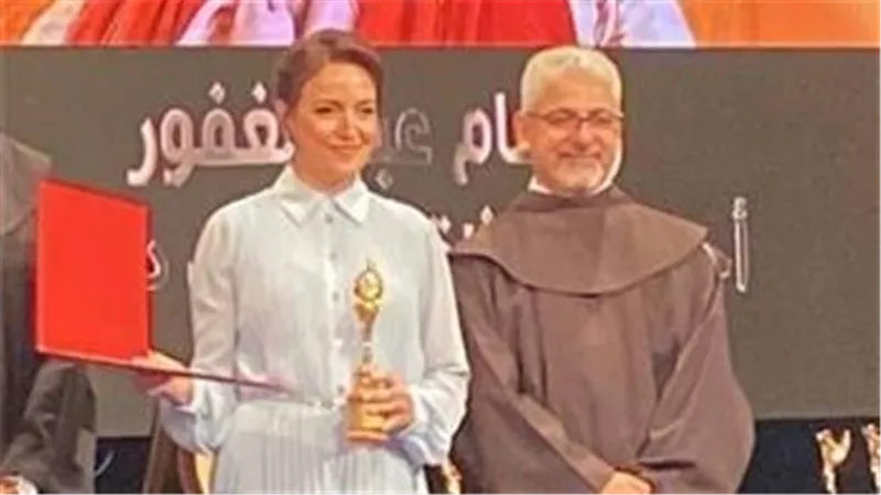 ريهام عبدالغفور تهدي جائزة أفضل ممثلة لروح والدها وأسرتها