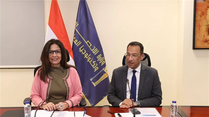 وزيرا الاتصالات وتكنولوجيا المعلومات والثقافة يبحثان مشروعات التعاون المشترك في مجال التحول الرقمي