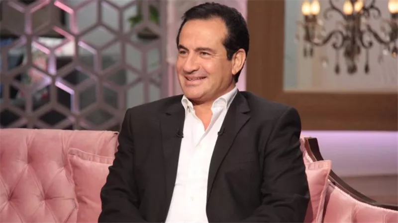 نجل محمد ثروت: دعواتكم لوالدي فهو الآن داخل غرفة العمليات لإجراء جراحة
