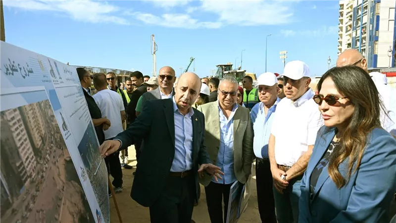رئيس الوزراء يتفقد أعمال تطوير منطقة بئر مسعود بـ