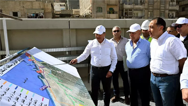 رئيس الوزراء يتفقد سير العمل بمشروع المرحلة الأولى من مترو الإسكندرية