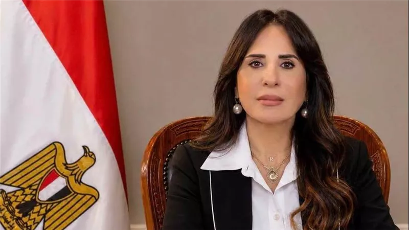 وزيرة الإسكان تتفقد مشروع تطوير منطقة 